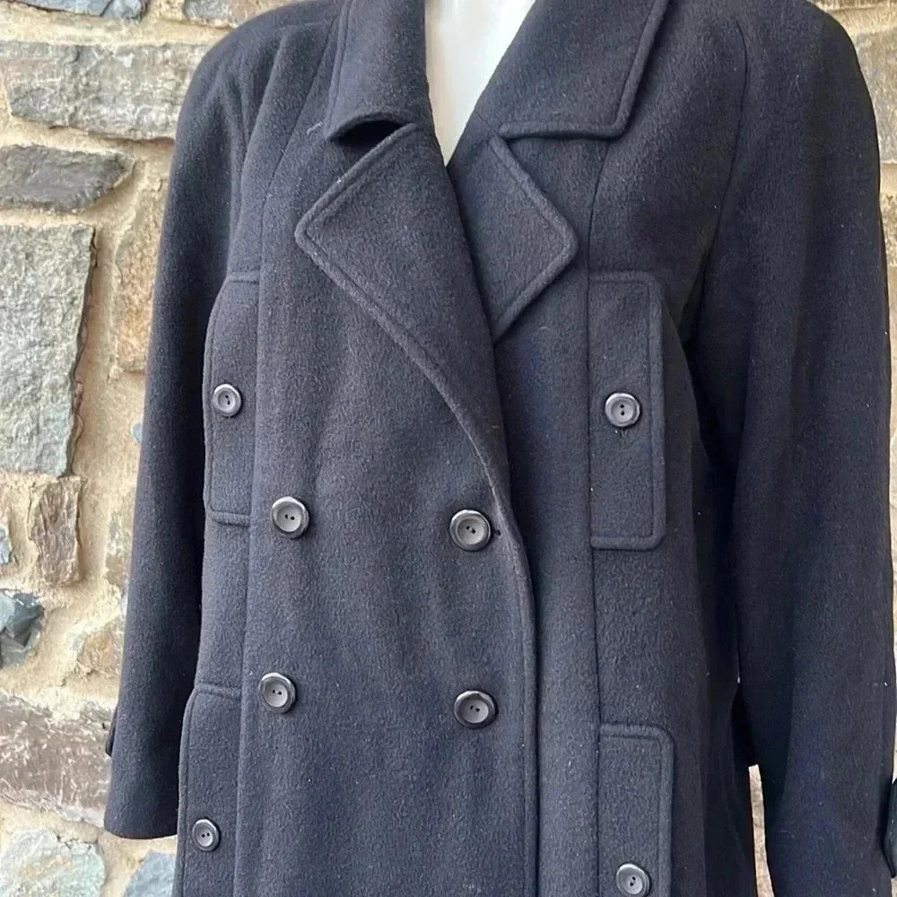 Vintage CHANEL navy coat. - Picture 3 of 7